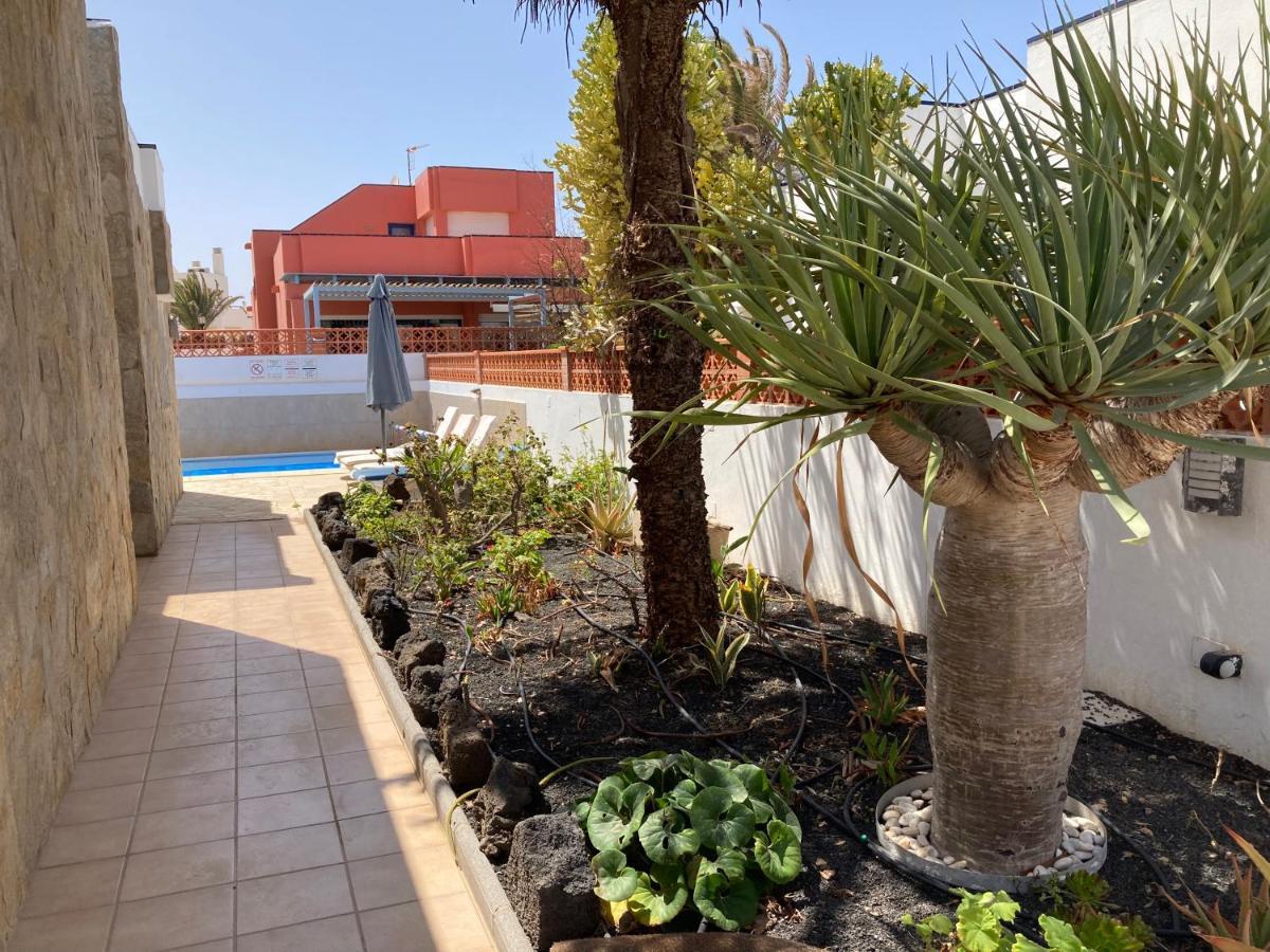 Beach House With The Heated Pool Next To Rocky Point Corralejo Exterior photo