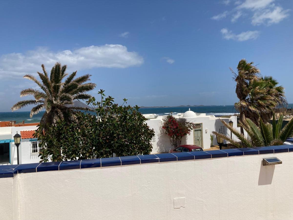 Beach House With The Heated Pool Next To Rocky Point Corralejo Exterior photo